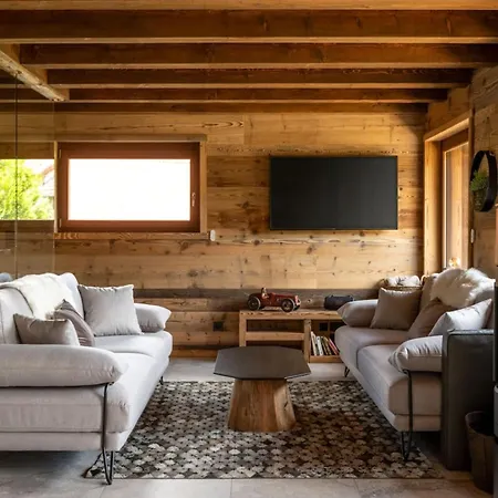 Chalet Marcel Luxury With Hot Tub Sauna & Forest Setting