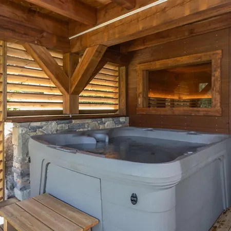 Marcel Luxury With Hot Tub Sauna & Forest Setting Chalet